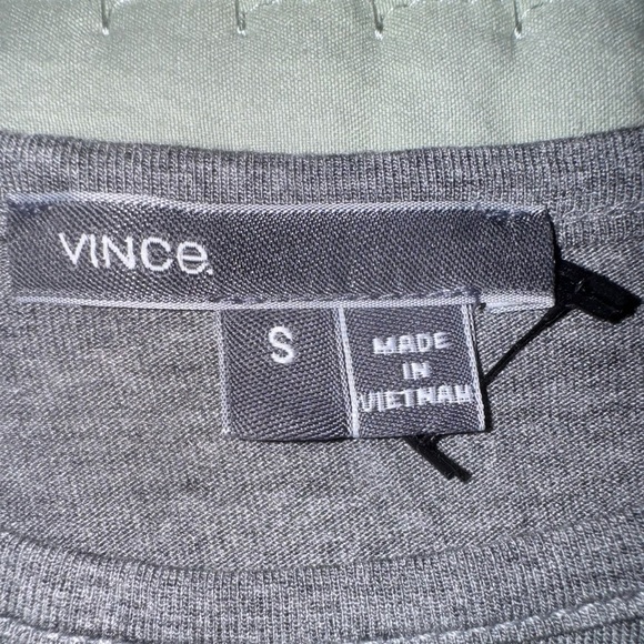 Vince Gray Long Sleeve Shirt Raw Seam Detail
at shoulder and back Sz Small EUC - Picture 7 of 10